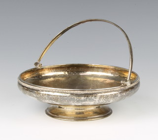 A circular shallow basket with hammer pattern decoration and swing handle Birmingham 1924 19cm, 364 grams 