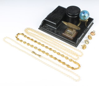 An imitation pearl necklace and minor costume jewellery etc 