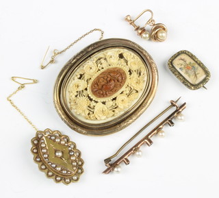 A Victorian seed pearl brooch and minor jewellery 