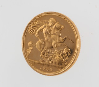 A sovereign 1980, cased 