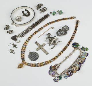 A silver gilt necklace and minor silver jewellery, 150 grams