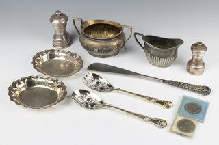 A silver handled shoe horn and minor plated items