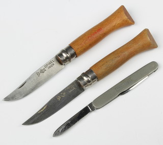 Ibberson, a two bladed folding advertising pen knife marked Crittle together with 2 French pocket knives with 7cm blades marked Opinel