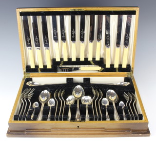 An Art Deco silver canteen of cutlery for 6 Sheffield 1935/1936 comprising 44 pieces, 1500 grams