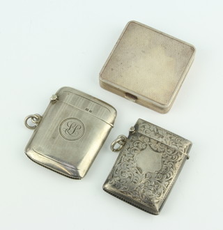 A silver vesta Birmingham 1917, 1 other and a compact, 109 grams