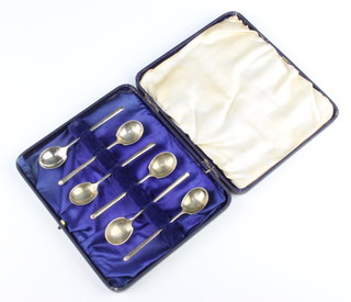A set of 6 Edwardian silver coffee spoons Sheffield 1901, 36 grams 