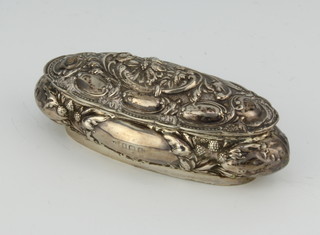 An Edwardian repousse silver trinket box decorated with flowers Birmingham 1905, 12cm, 55 grams
