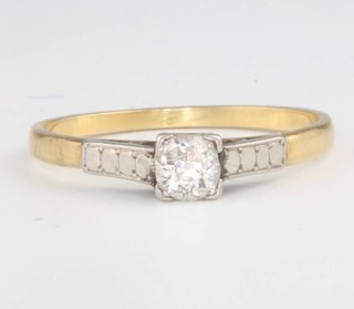 An 18ct yellow gold single stone diamond ring 2.1 grams, size O 
