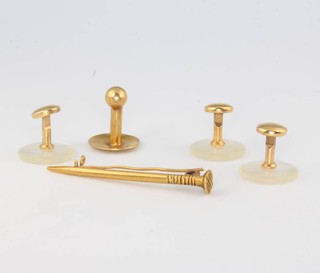 A yellow gold bar  brooch, ditto stud and 2 other studs, weighable gold 6 grams 