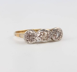 An 18ct yellow gold 3 stone diamond cluster ring 2.7 grams, size N 1/2
