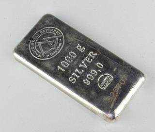 A Nadir 1000 gram silver ingot, no. S25707 