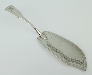 A George III silver fish slice with pierced decoration London 1808, 131 grams