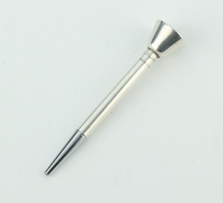 A sterling silver novelty propelling pencil in the form of a golf tee 6.5cm 