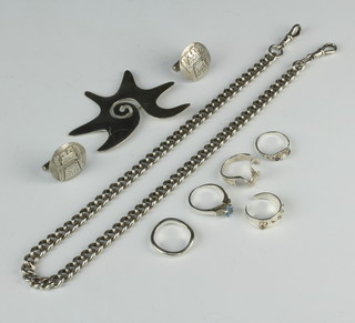 A stylish silver free form brooch and minor silver jewellery 100 grams