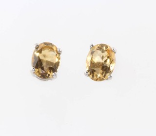A pair of citrine ear studs 1.2ct 