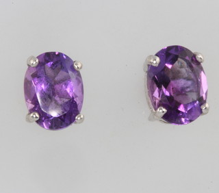 A pair of amethyst ear studs 1.2ct