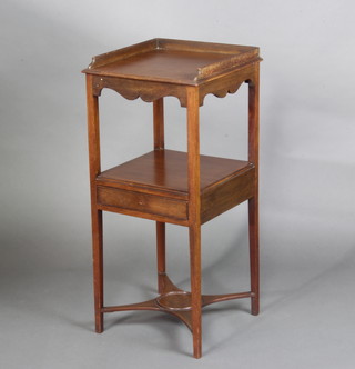 A Georgian square mahogany 2 tier bedside table/wash stand with 3/4 gallery fitted 1 long drawer above undertier, raised on square tapered supports 86cm h x 39cm w x 38cm d 