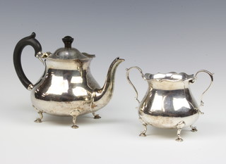 A silver baluster teapot and sugar bowl on pad feet with ebony mounts, Sheffield 1911, gross 565 grams 
