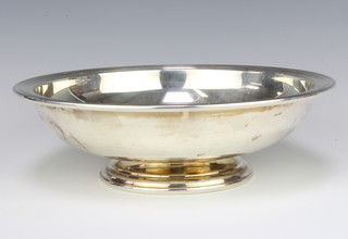An 800 standard pedestal shallow bowl, 22cm, 600 grams 