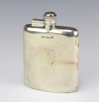 A silver hip flask of plain form Sheffield 1917, 155 grams, 13cm 