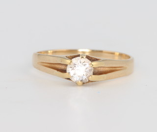 A gentleman's 18ct yellow gold single stone diamond ring approx. 0.4ct, size P 
