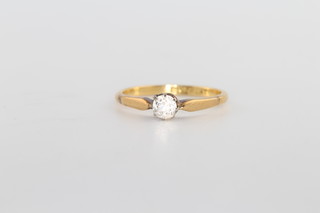 An 18ct yellow gold single stone diamond ring, approx. 0.25ct, size K 1/2