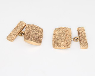 A pair of 9ct yellow gold bark finished cufflinks, 17 grams 