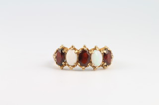 A 9ct yellow gold Victorian style open garnet ring, size P 