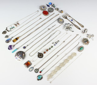 A silver and tortoiseshell brooch and a quantity of silver jewellery 