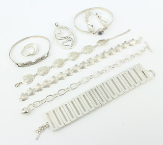 A silver bracelet and minor silver jewellery 145 grams