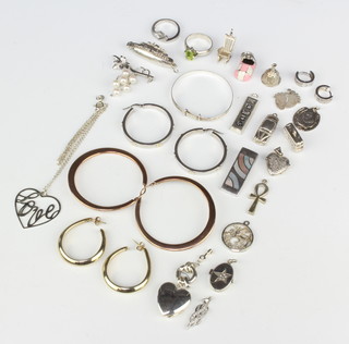 A pair of silver earrings and minor silver jewellery 104 grams