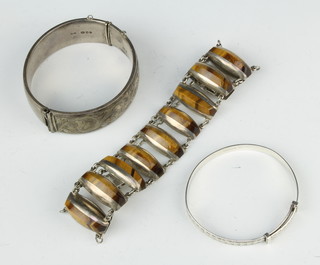 A silver bracelet and minor silver jewellery 103 grams