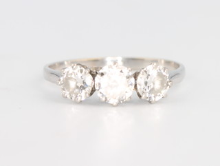 A platinum 3 stone diamond ring, approx. 1.3ct, size N 