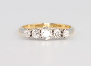 An 18ct yellow gold 5 stone graduated diamond ring approx 1ct, size Q 1/2