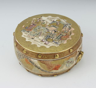 An early 20th Century Satsuma circular box and cover decorated with a figure reading a scroll, the base with stylised flowers 13.5cm 