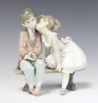 A Lladro group of a couple on a bench, the 10th Anniversary of the London Collectors Society 1995 no.7635 19cm, boxed