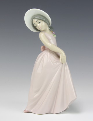 A Lladro figure of a young girl no.6276 19cm, boxed