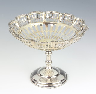 A silver tazza with pierced scalloped bowl on a waisted stem, Birmingham 1946 12cm 
