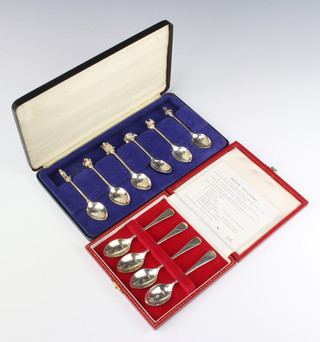 A set of 4 commemorative silver teaspoons  1977 and a set of 6 ditto with fancy finials Birmingham 1977, both cased 140 grams 