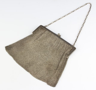 An Edwardian silver mesh purse and chain 260 grams 