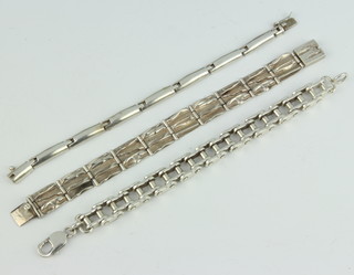 A silver "bicycle" chain bracelet and 2 others, 114 grams 