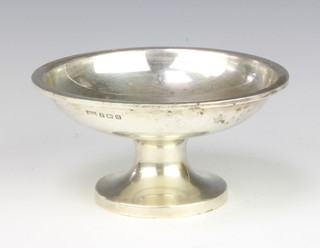 A silver pedestal nut dish 12cm, Birmingham 1932, 107 grams