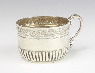 A Victorian repousse silver cup with S scroll handle, London 1891, 5cm, 13 grams