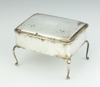 A silver engine turned rectangular trinket box raised on cabriole legs, London 1931, 7cm, 111 grams 