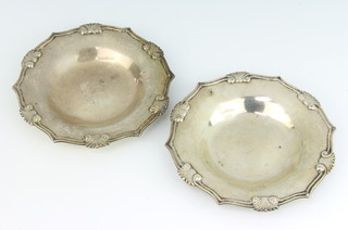 A pair of Tiffany silver dishes with shell rims, 14cm, 183 grams 