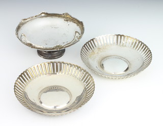 A circular silver tazza Sheffield 1935, 12cm, a pair of pierced silver dishes, 244 grams