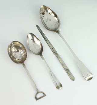 A Continental silver sifter spoon, 2 tablespoons and a paper knife, 220 grams 