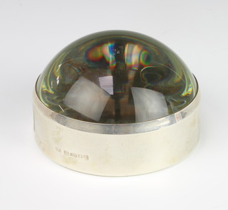 A silver mounted desk stop circular magnifying glass 8cm