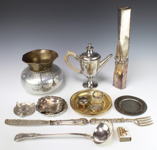 A Continental silver sifter spoon, a silver mustard, plated fish servers and other minor plated wares 