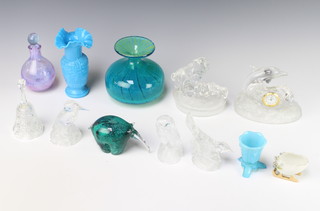 A Mdina squat vase 13cm and minor Studio moulded glassware